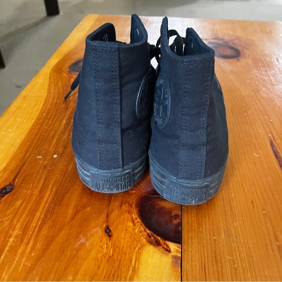 Black converse size 8 in women's - Picture 2 of 3